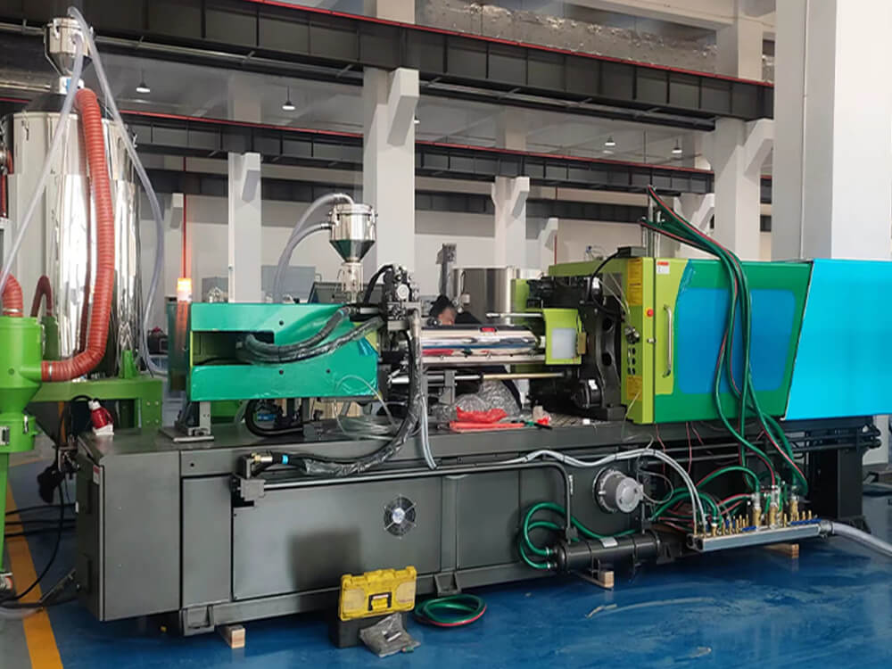 Zimbabwe Water bottle preform injection molding machine1